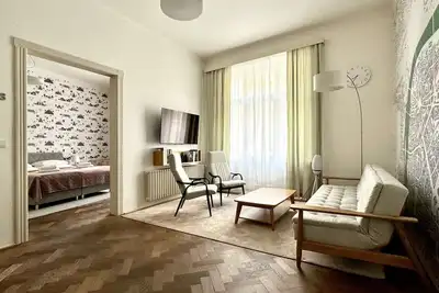 Spacious apartment in Old Town - 3bd - best location!