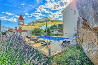 Image de Maison de vacances Podstrana pour 1 - 8 personnes avec 3 chambres à coucher - Maison de vacances