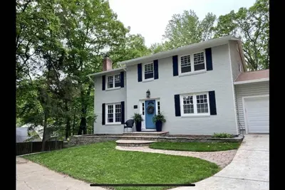 Spacious 1 Br Modern Basement Suite near Gmu w/private entry - Updated Amenities