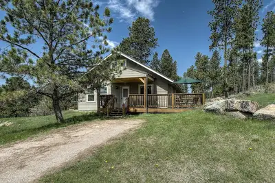 Image de Beautiful Home on 1 acre just outside of Custer backs up to forest service