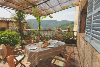 Image de Upper Garden Apartment  avec ***Grande Piscine Chauffée***
