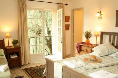 Image de Lower Garden Apartment à La Bastide Saint Christophe, *Grande Piscine Chauffée*