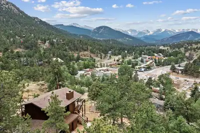 Image de Rocky Vista - 3 bedroom cabin with unblocked views!