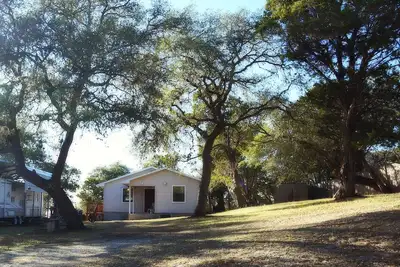 Image de Bandera\/Pipe Creek House on Medina River-Large Deck with beautiful view