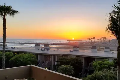 Image de 1 bdrm corner unit w/ Ocean & Harbor View *Steps From Beach* F201 North Coast Village