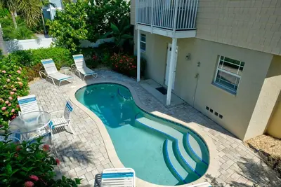 Image de Luxury 4 bedroom, 3 bath private home with a heated pool in the heart of Anna Maria.