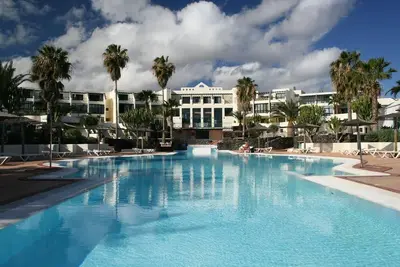 Image de Appartement de vacances Costa Teguise pour 1 - 4 personnes avec 2 chambres Ă coucher - Maison mitoye