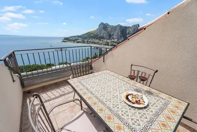 Image de Appartement de vacances Omiš pour 1 - 5 personnes avec 2 chambres à coucher - Maison jumelée