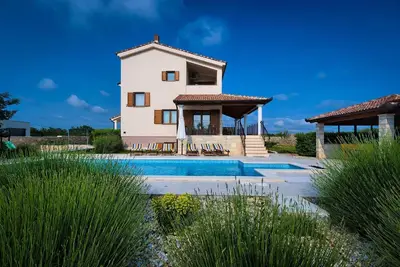 Image de Maison de vacances Svetvinčenat pour 2 - 10 personnes avec 4 chambres à coucher - Maison mitoyenne