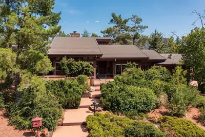 Image de Comfortable home surrounded by beautiful, lush landscape - Ponderosa - S063