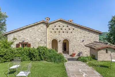 Image de Maison de vacances pittoresque avec piscine