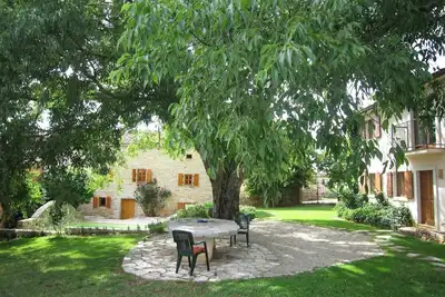 Image de Maison de vacances Visnjan pour 1 - 8 personnes avec 4 chambres à coucher - Maison de vacances