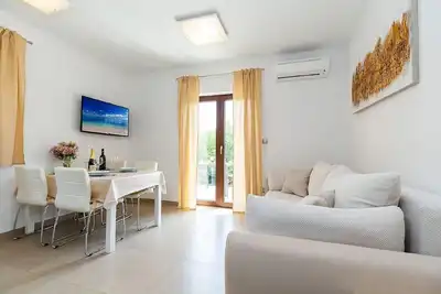 Image de Appartement de vacances Poreč pour 1 - 4 personnes avec 2 chambres à coucher - Logement de vacances
