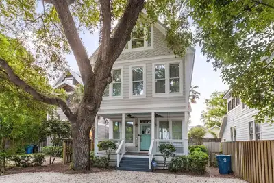 Image de Awesome 4 bed/3. 5 bath pup-friendly South End Home