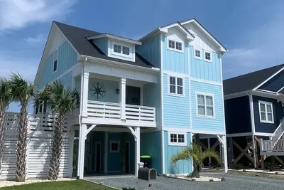 Image de Close to beach! Amazing marsh view, gorgeous pool with palm trees!