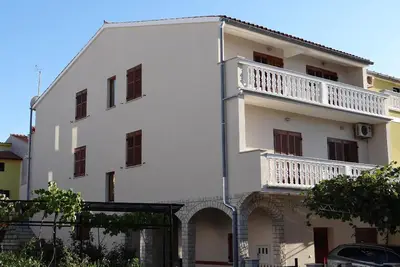 Image de Appartement de vacances Pula pour 2 - 5 personnes avec 1 chambre Ă coucher - Maison mitoyenne