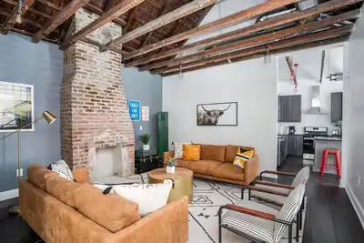 Image de The Lawrence Suite: Modern Charleston Gem