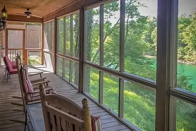 Image de Little Red River Waterfront Cabin for 5 w\/ dock access and screened in porch!