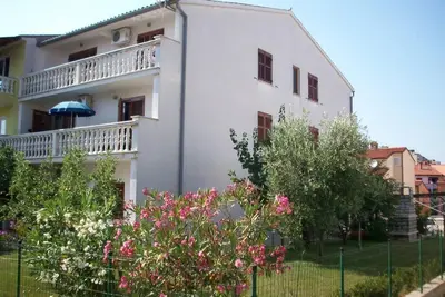 Image de Appartement de vacances Pula pour 2 - 4 personnes avec 1 chambre Ă coucher - Maison mitoyenne