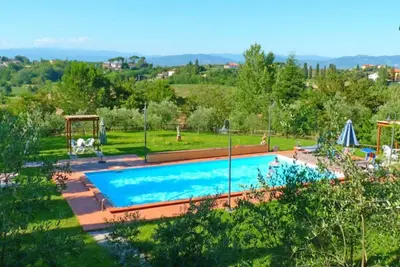 Image de Appartement dans une maison de vacances avec piscine, climatisation, Wifi, animaux admis, parking