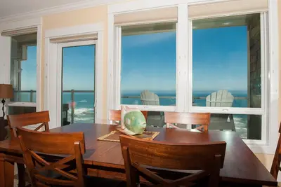 Image de Promo! Third Floor Oceanfront Condo - Private Hot Tub, Free Wifi, Pool!
