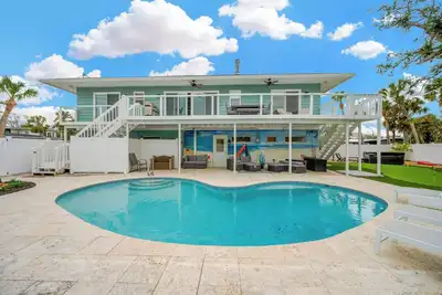 Image de Beach house w/heated pool, hot tub just minutes away from Siesta Key!
