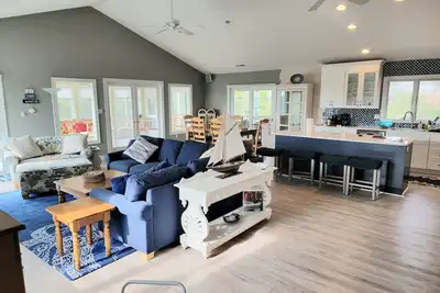 Image de Exceptional Ocean Block Retreat with Stunning Sunset Views