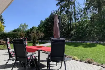 Image de Vacation home with 300m² fenced plot, quiet location, right next to the forest