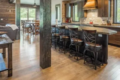 Suncadia 5 Bdrm Home with Hot Tub Overlooking Golf Course