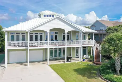 Image de 2nd Row Oceanview, private pool, elevator, easy beach access.