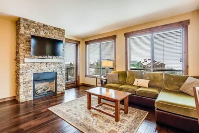 Image de Brilliant upscale condo w/Ada accessibility & shared hot tubs, pool, gym, grills