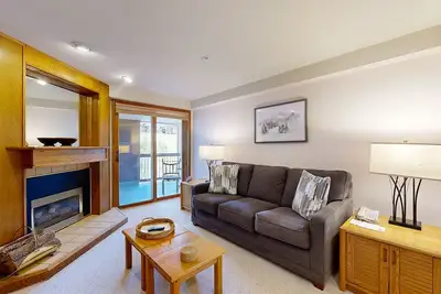 Image de Charming ski-in/out slopeside condo w/mtn view, shared hot tubs, and pool