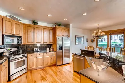 Image de Luxe Townhouse w/Fireplace & Shared Pool/Hot Tubs/Gym/Firepit - Walk to Gondola