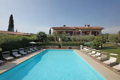 Image de Appartement de vacances Manerba del Garda pour 1 - 4 personnes avec 1 chambre à coucher - Maison mit