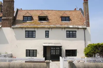 'The Old Customs House', character cottage on Mudeford Quay