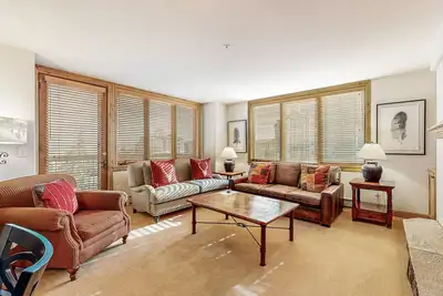 Image de Ski-in/ski-out slopeside condo w/ great views & shared hot tubs, pool, firepit