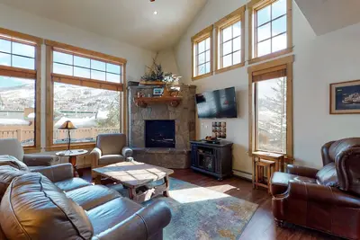 Image de Townhome w/ private hot tub, fireplace & resort pool/hot tubs - walk to gondola