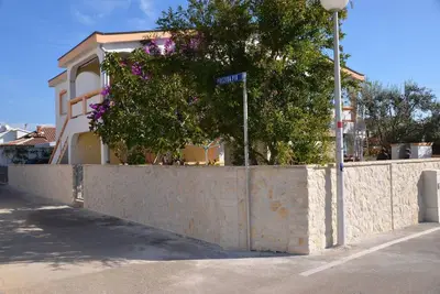 Image de Appartement de vacances Vir pour 2 - 4 personnes avec 2 chambres à coucher - Logement de vacances da