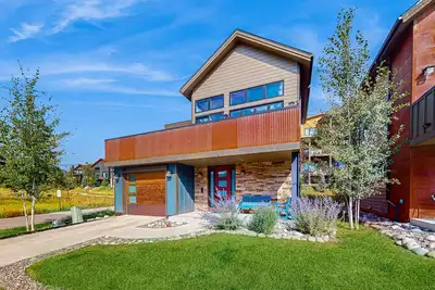 Image de Mountain home with pool, hot tubs, gym & private Wildhorse Gondola access