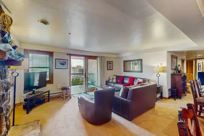 Image de Superb & upscale slopeside condo w/panoramic view & shared hot tubs/pool