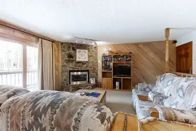 Image de Desirable location with pool, hot tubs & gym - near the gondola