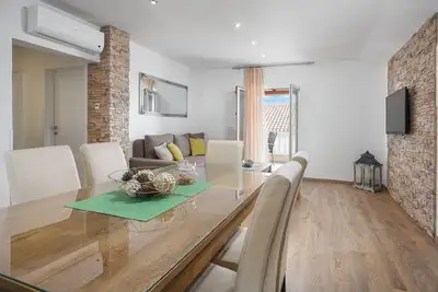 Image de Appartement de vacances Vodice pour 1 - 4 personnes avec 2 chambres à coucher - Maison de vacances