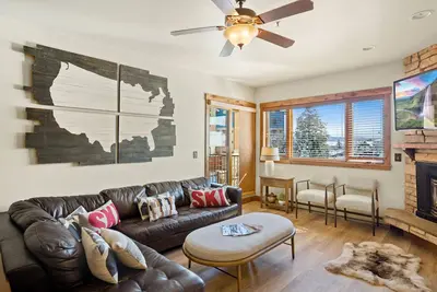 Image de Conveniently located condo near ski gondola with shared hot tub & pool