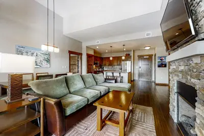 Image de Impressive luxury condo w/views, gondola access & shared pool, hot tubs & more