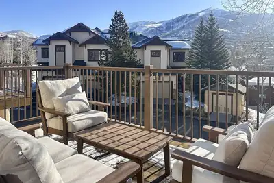Image de Walk-to-lift townhome w/ fireplace, laundry & resort pool/hot tubs/gym/firepit