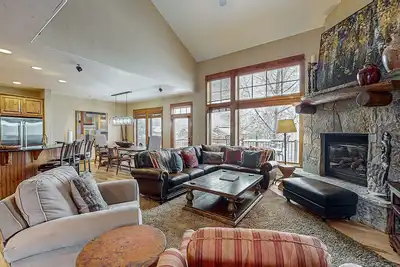 Image de Walk-to-lift townhome with shared pool/hot tubs/gym/shuttle