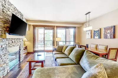 Image de Inviting condo w/views, shared pool, hot tubs, fitness, game room & Bbq grill