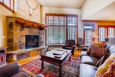 Image de Walk to the gondola Townhome w/ deck, fireplace, W/D & shared hot tubs/pool