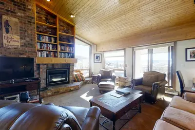 Image de Mountain view condo w/ fireplace, W/D, shared hot tubs - steps to gondola