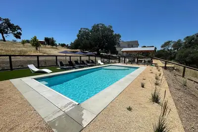Graceful Oaks- Spa and Beautiful New Pool!
